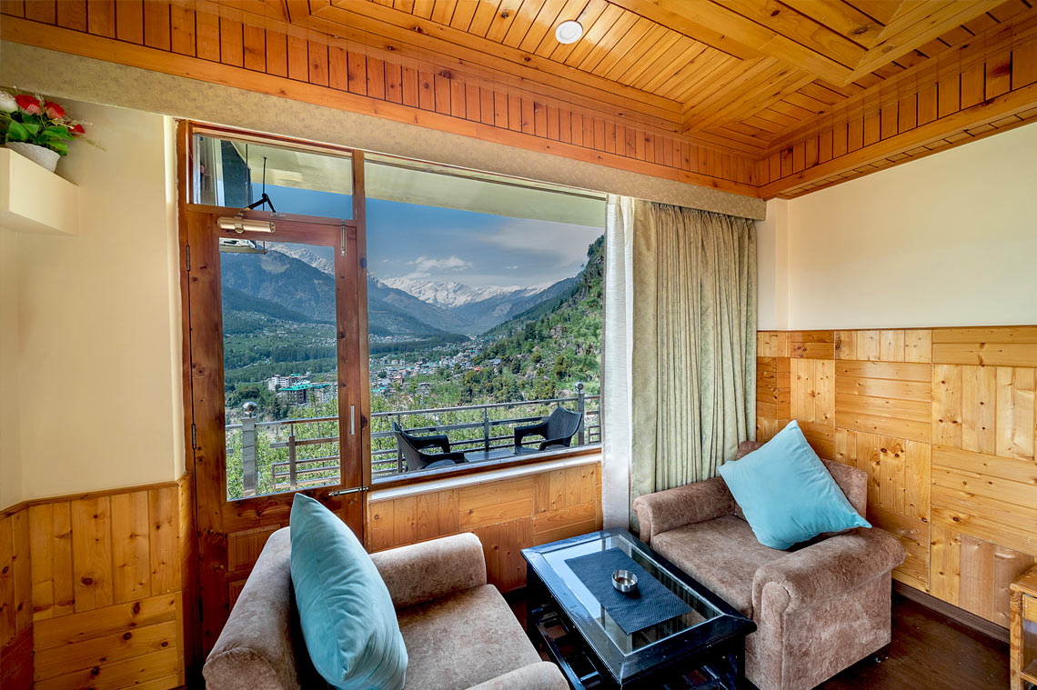 Family cottage spacious bedroom Foghills Manali